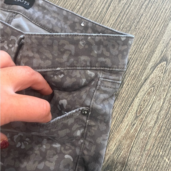 Talbots Jegging Jeans Pockets Casual Stretch Denim Leopard Print Gray Size 8P - Picture 5 of 12